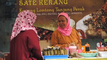 Urban Development in a Decentralized Indonesia: Two Success Stories?